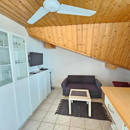 Anita 3 - 150m From The *