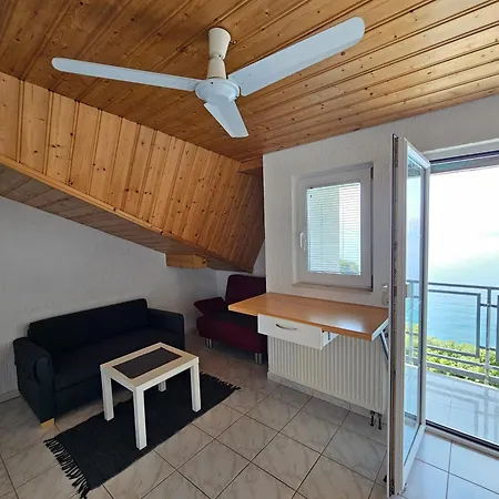 Anita 3 - 150m From The *