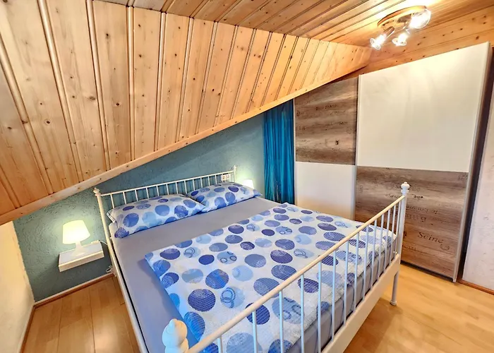 Anita 3 - 150m From The アパート ノヴィ・ヴィノドロスキー