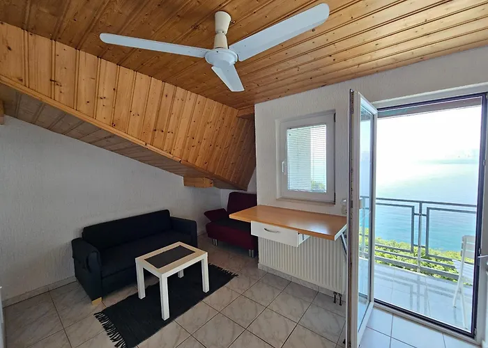 Anita 3 - 150m From The *