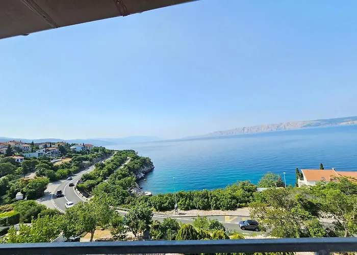 Anita 3 - 150m From The *